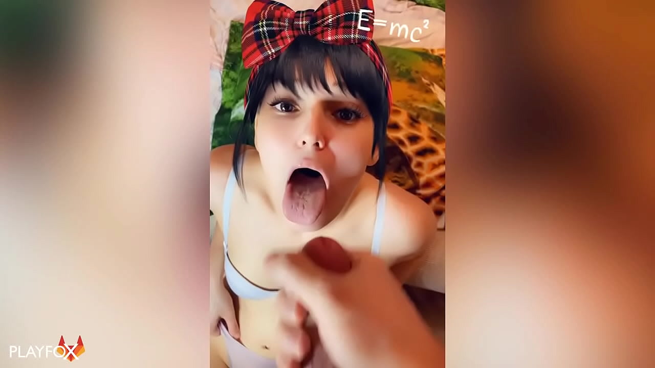 Mtsikana wa kusekondale amapeza mpumulo wake woyamba kuchokera kwa mnzake wa m'kalasi